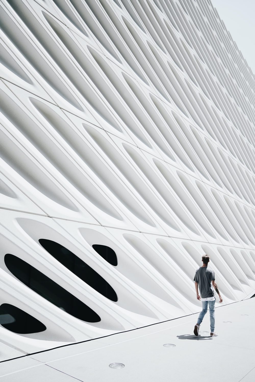 minimal white modern facade design with cruves
